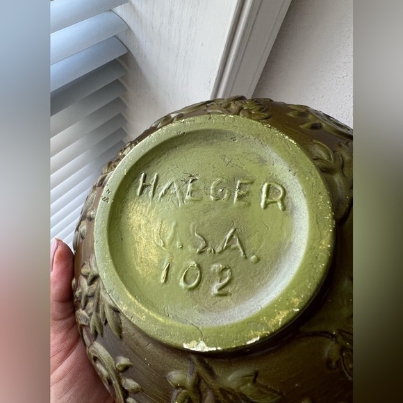 Vintage Haeger #102 USA Pottery Bowl Raised Scroll Work Planter Green - Picture 3 of 8